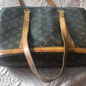 Louis Vuitton Bags - Louis Vuitton tote (it’s real) Louis Vuitton Bags - Louis Vuitton tote (it’s real)